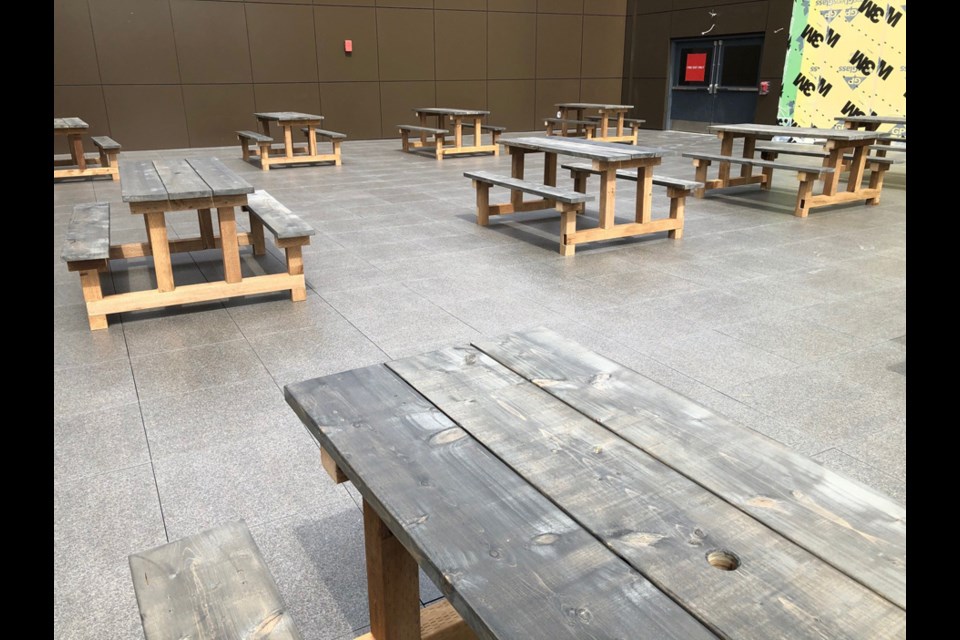 Brentwood outdoor dining hotsell