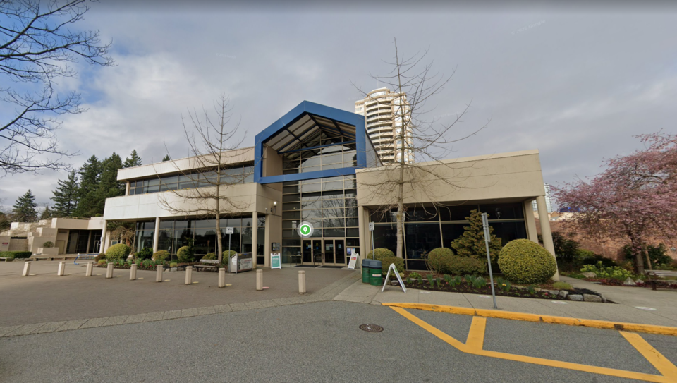 bonsor-pool-burnaby-metrotown