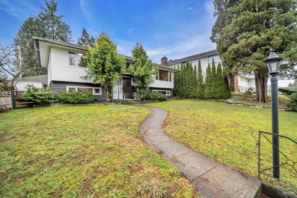 This 68-year-old house sold for 19% over the asking price - Burnaby Now