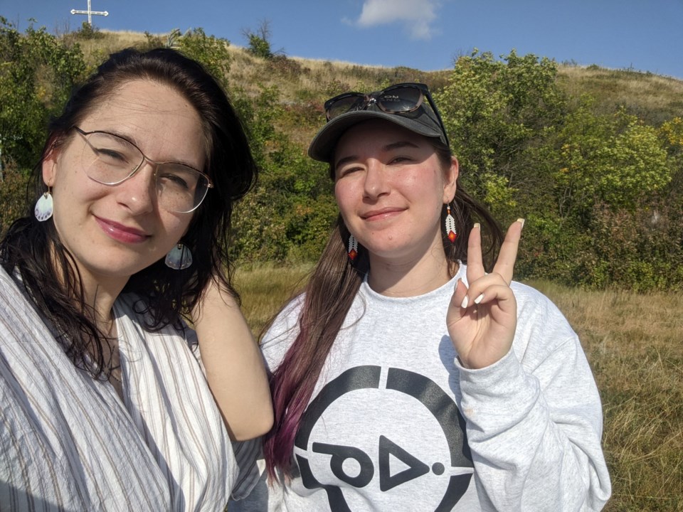 kaliravenkingstierlesisters