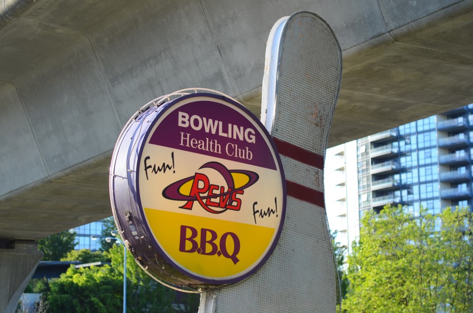 brentwoodlanesrevsbowlingburnaby