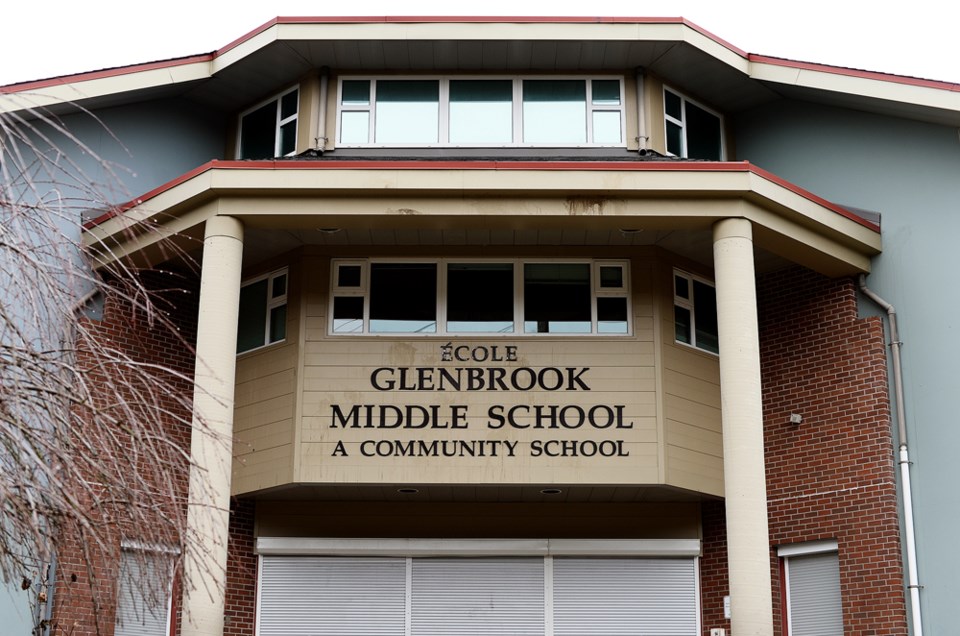 Ecole Glenbrook Middle School