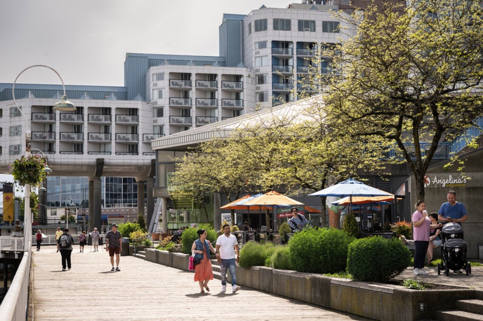 newwestminsterquaywaterfrontboardwalk