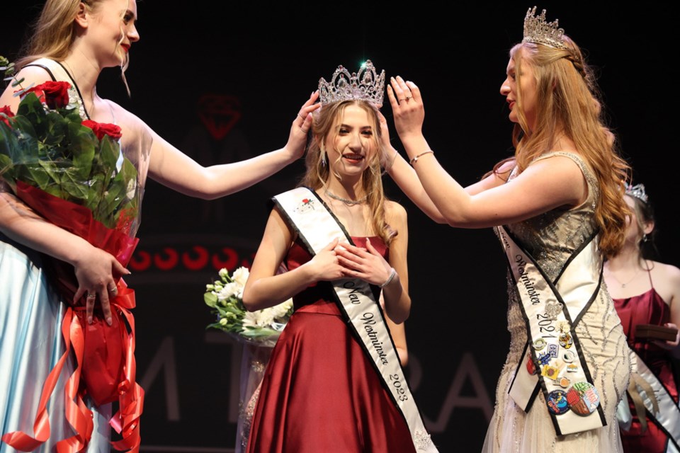 Jadyn Gibson is crowned Miss New Westminster 2023 by the two past title holders: Moira Young (2020) on the left and Makena Thomas (2021/22) on the right.