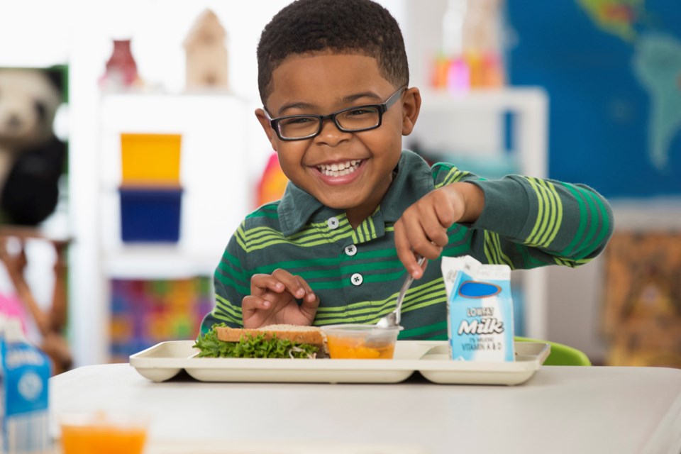 boyeatingschoollunch