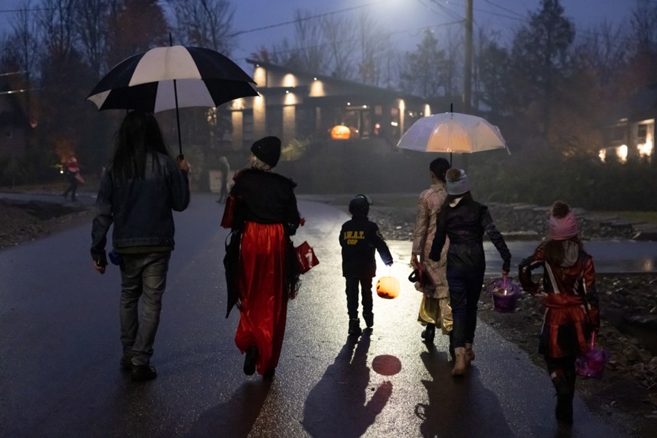 rainy_halloween_trick-or-treaters