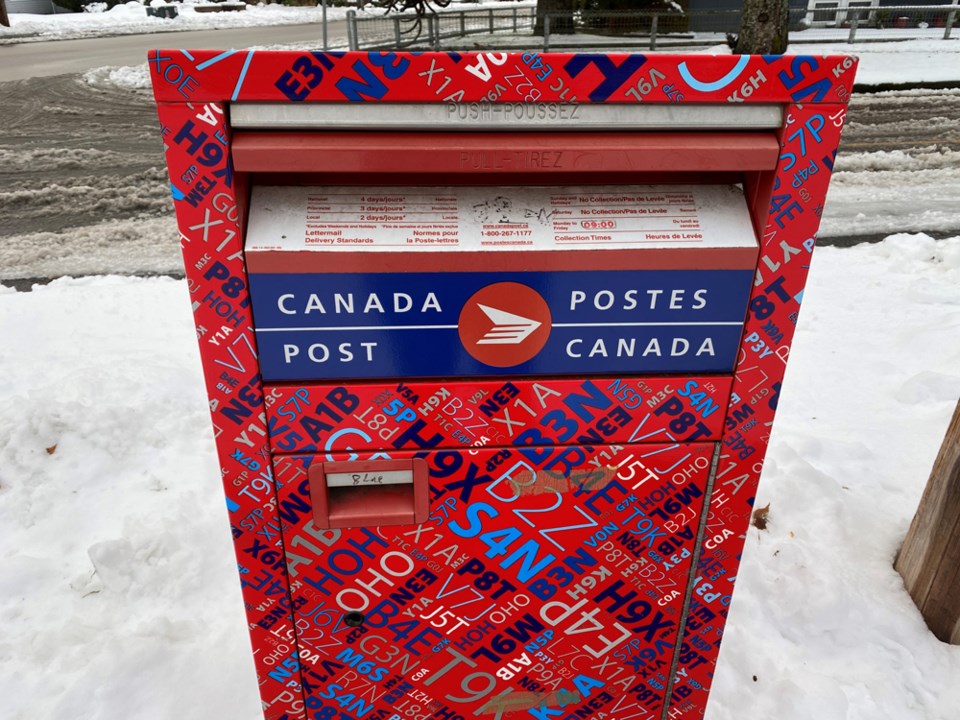 canada-post-mailbox-in-the-snow