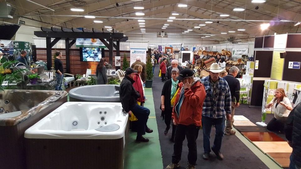 bby-evergreen-exhibitions-hot-tubs