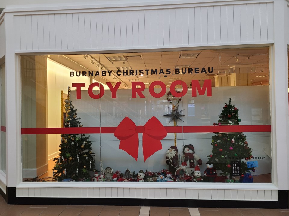 toy-room-window-burnaby-christmas-bureau