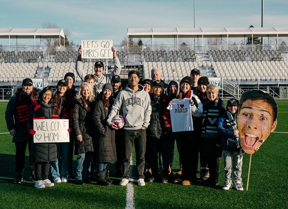 gee-signing-photos-bchevalier-image-5-scaled_vancouverfc