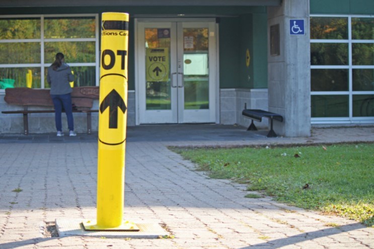 elections-canada-voting-station