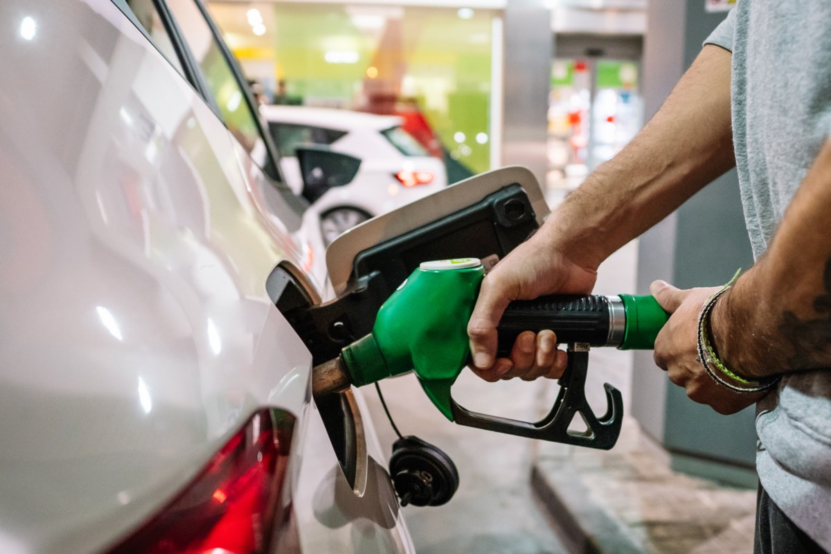 Los precios de la gasolina han subido a más de $2 por litro en algunas comunidades de BC