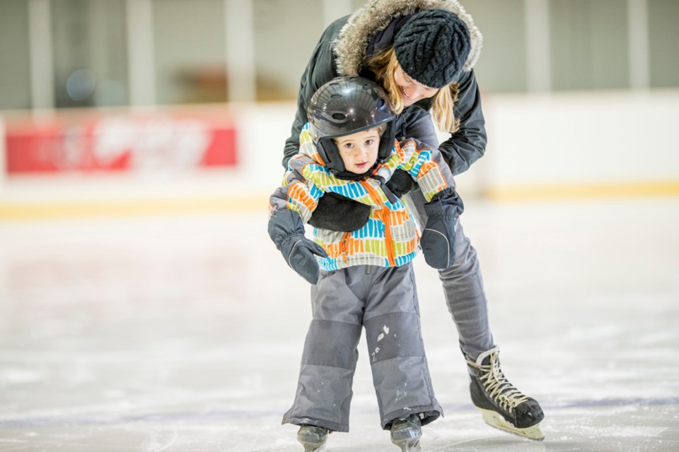 momandsonfamilyskatingatarena