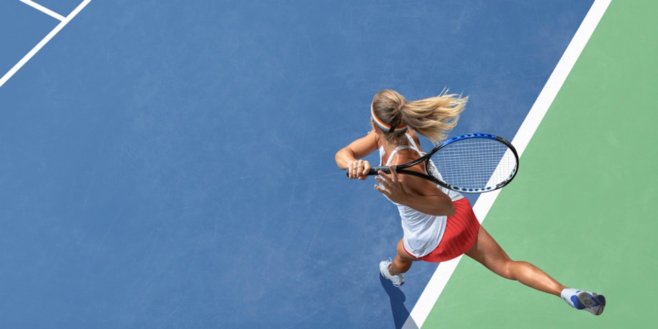 professionaltennisplayeroncourt