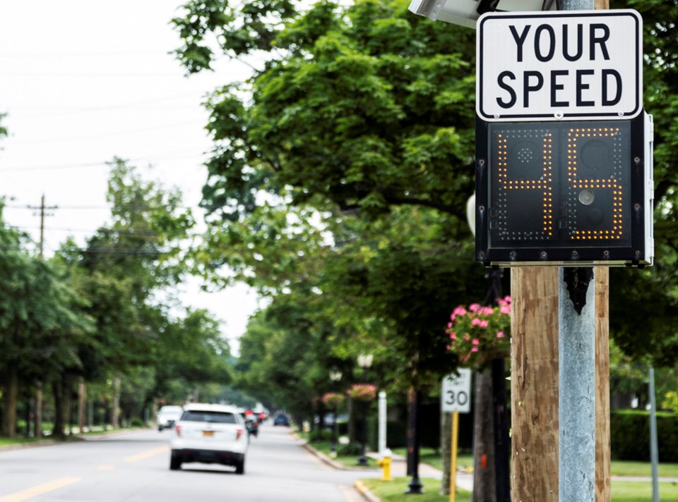 suburbanstreetspeedlimitsign