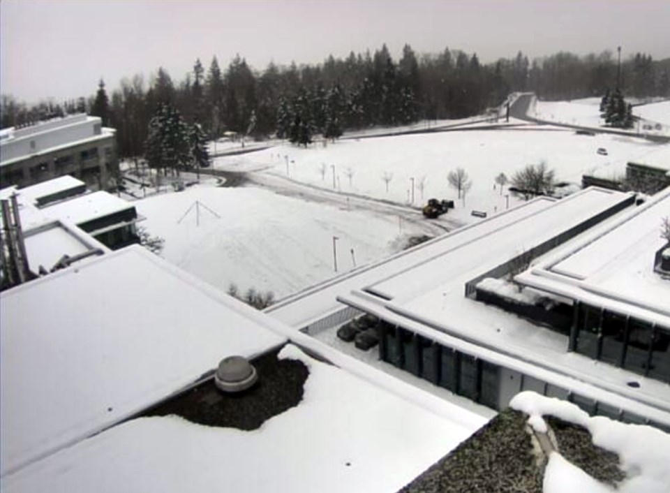 burnabysimonfraseruniversity_snow_webcam_jan182024