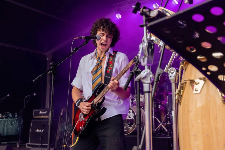web1_school-of-rock_2022-performance_rock-in-rio_056