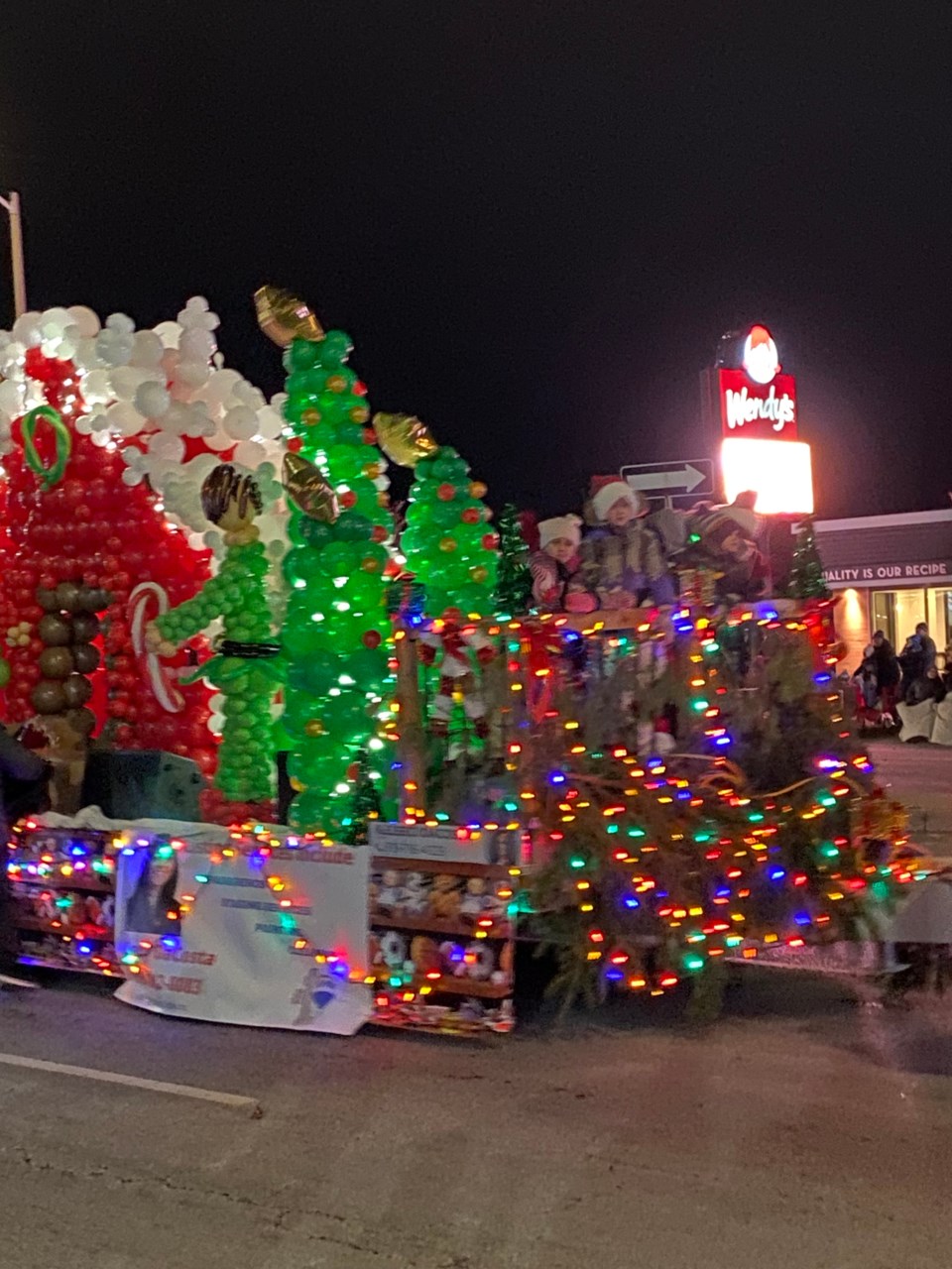 VIDEO Cambridge Santa Claus Parade spreads Christmas cheer