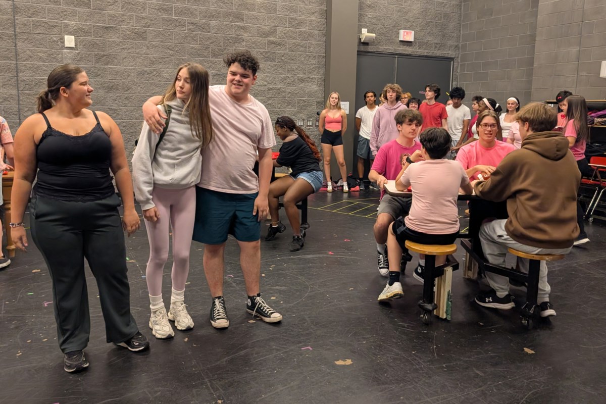 Students take spotlight in professional staging of Mean Girls