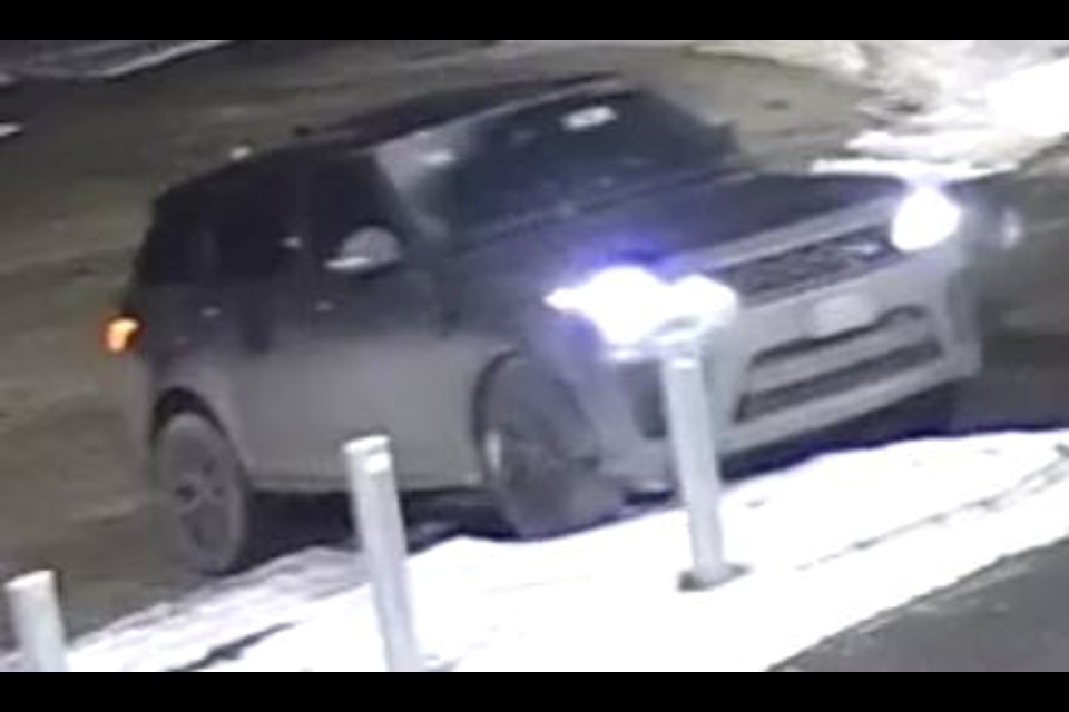 Police say suspects who attempted to steal Range Rovers in Waterloo were travelling in this vehicle.