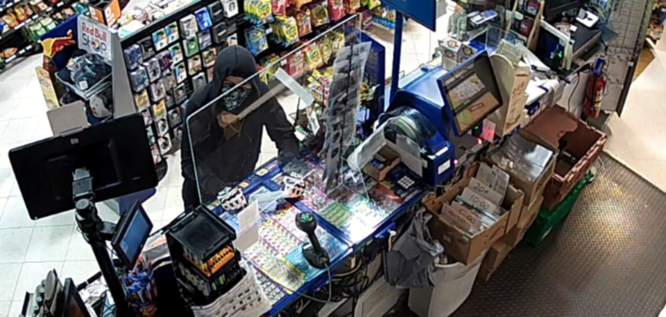 armed-robbery-cambridge-convenience-store