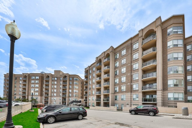 Team Logue real estate houses for sale in Burlington 2085 Amherst Heights Drive - #PH705 - 1