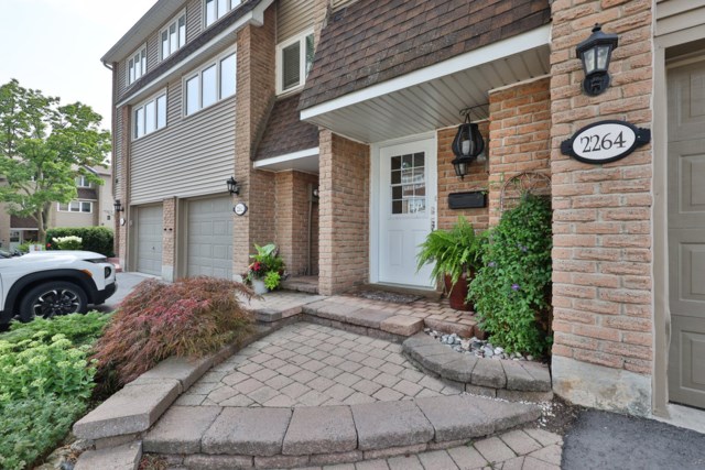 Team Logue real estate houses for sale in Oakville 2264 Marine Drive - 2a