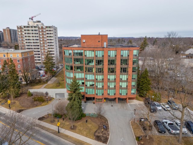 Team Logue real estate houses for sale in Burlington 502-2121 Lakeshore Road -50