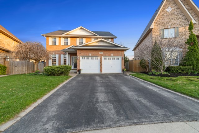 Team Logue real estate houses for sale in Burlington 2108 Dalecroft Crescent - 1