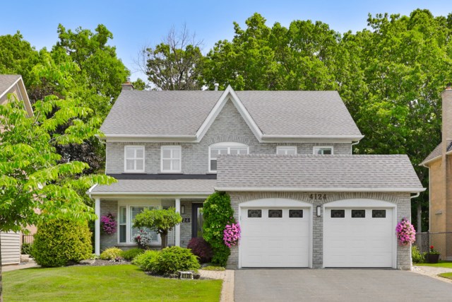 Team Logue real estate houses for sale in Burlington 4124 Millcroft Park Drive - 2