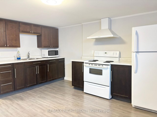 12 Dalton Cres N #B
