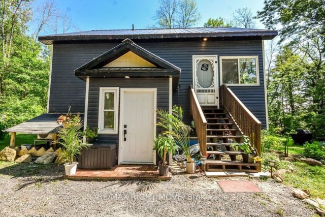 6896 Pentland Lane