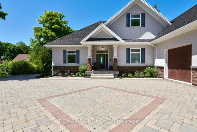 153 Creighton St S