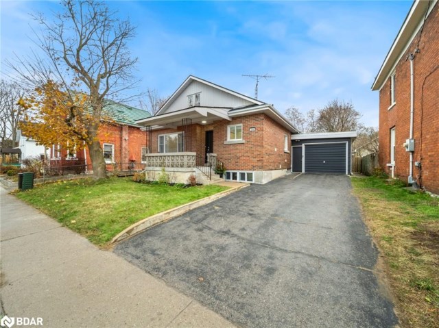 206 Mary St