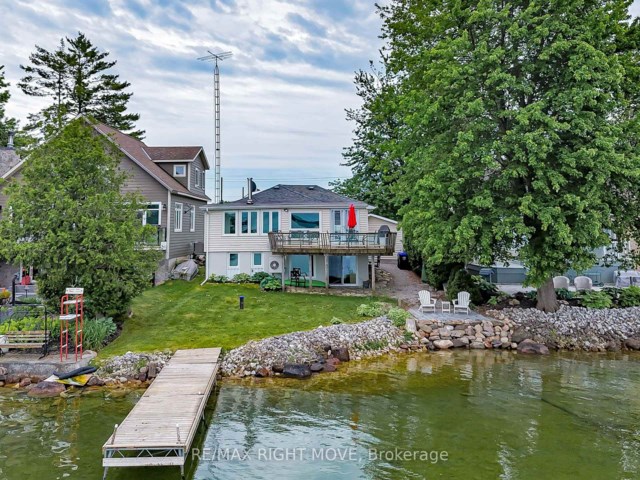 3752 Portage Bay