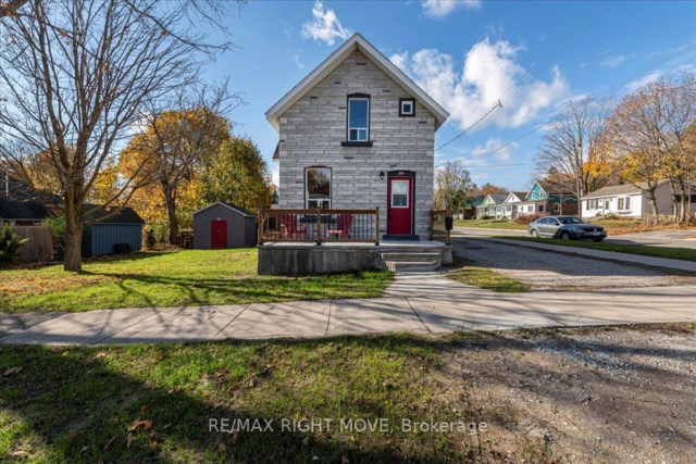 89 Douglas St