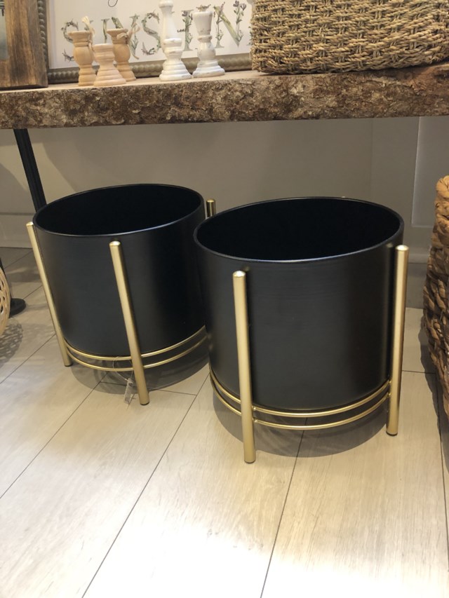 black planter