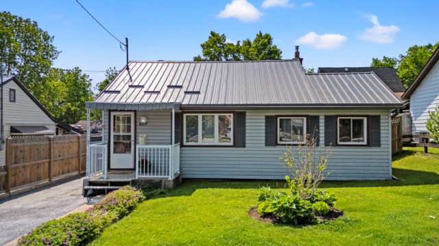 659 Victoria St #1