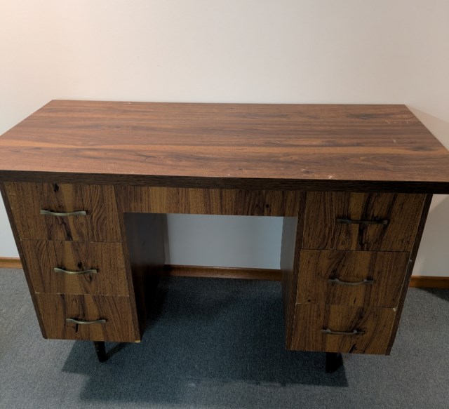 Desk cropped