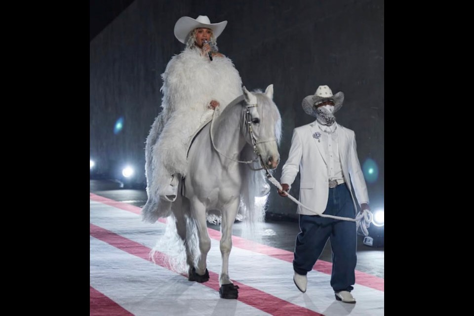 Beyoncé being led into the stadium on 'Marshmallow,' which is wearing Hoof Boots by Cavallo.