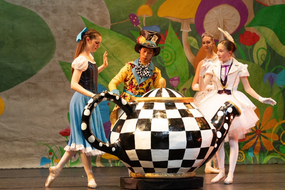 arts-culture-alice-in-wonderland-1-of-2