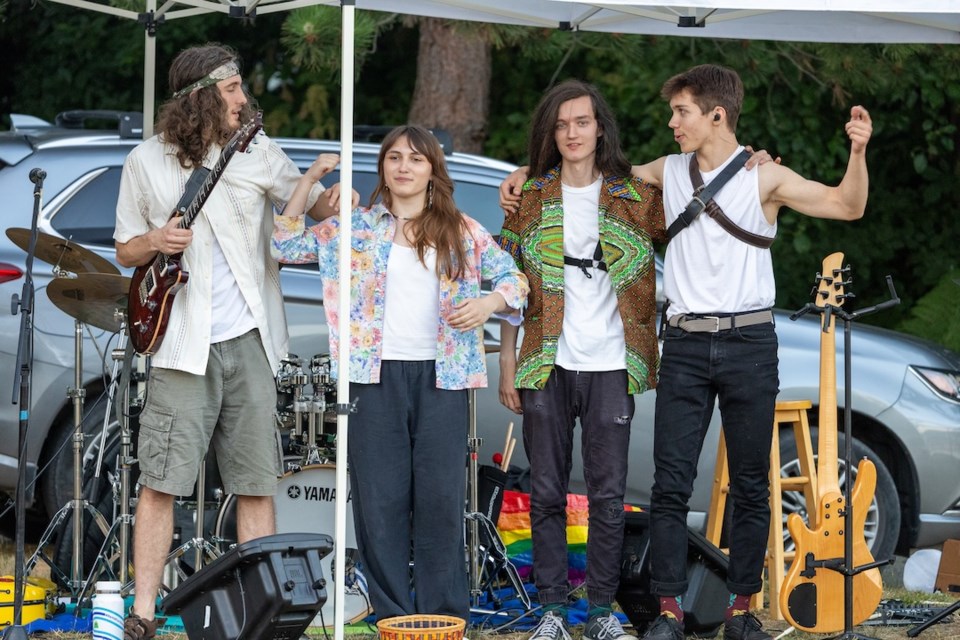 arts-culture-art-beat-belt-band