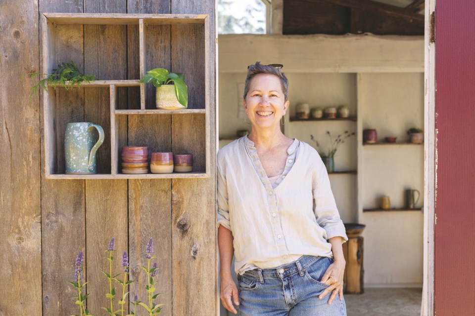 arts-culture-pottery-prowl-jill-dube