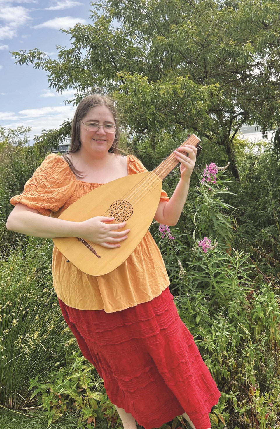 arts-culture-twelfth-night-joya-muma-lute