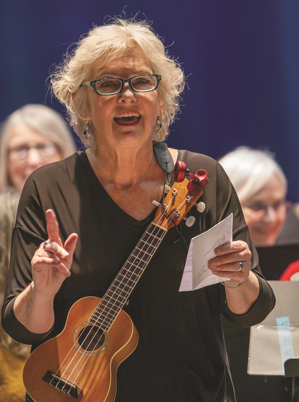 arts-culture-ukulele-fundraiser-lynne-dickson-cutout