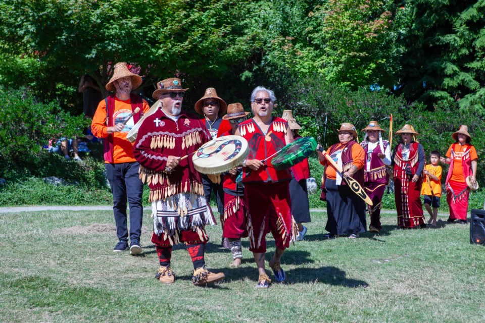 asquamish-canoe-family-1