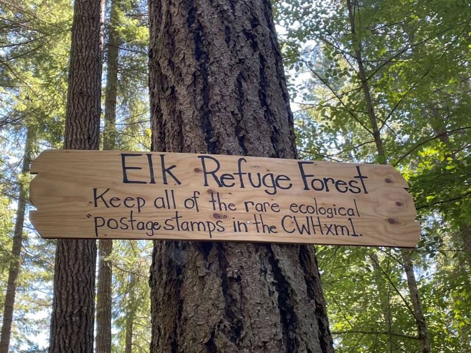 elk-refuge-forest-sign-ew-24