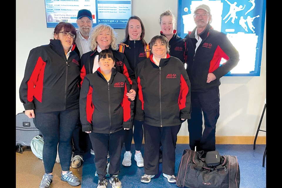 Lindsay Pearson, Gary Rogers, Cathy Verge, Genny Verge, Lisa Wortley, Hailey Borowski, Daryl Lowey, with Stephanie Rogers in front.