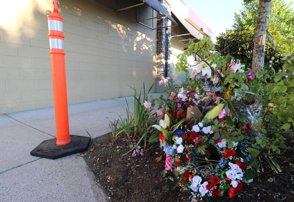 flowers-sunnycrest-mall