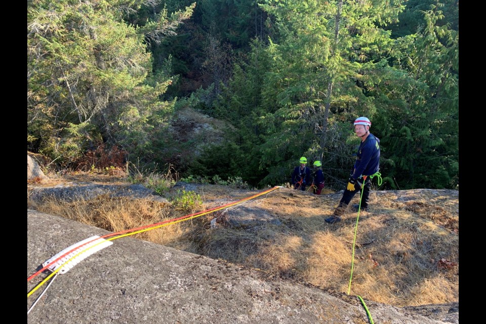 Sunshine Coast Search and Rescue volunteers brushed up on their rope rescue skills this fall. 